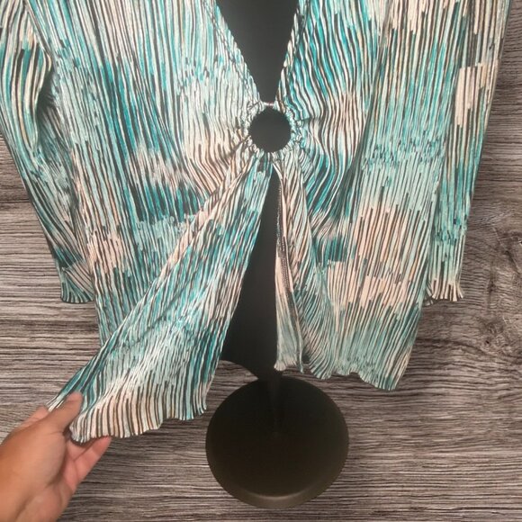 Allison Daley Green & White Pleated Long Sleeve Top With Black Tank Insert - Picture 4 of 8